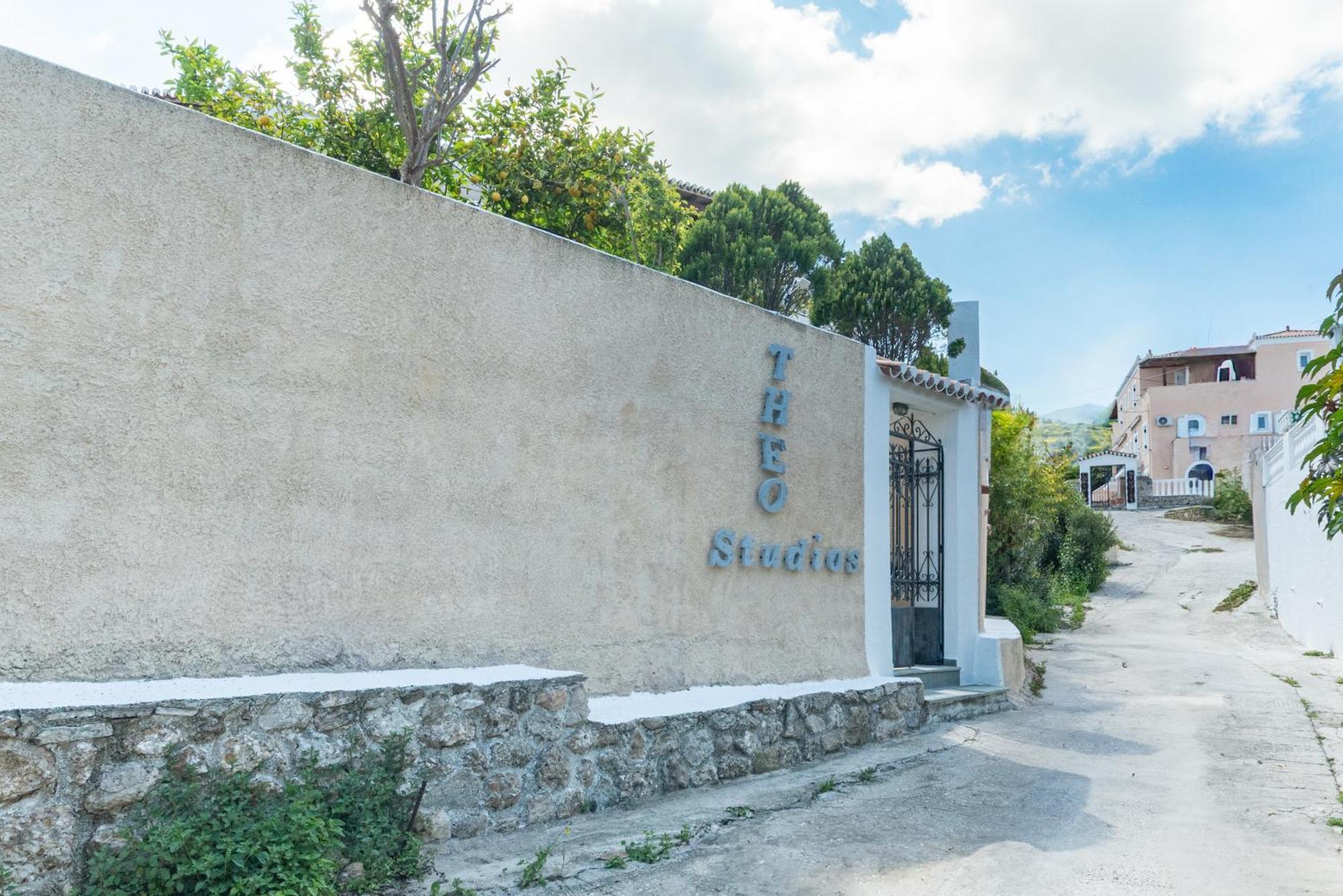 ספצס Theo Studios & Apartments מראה חיצוני תמונה