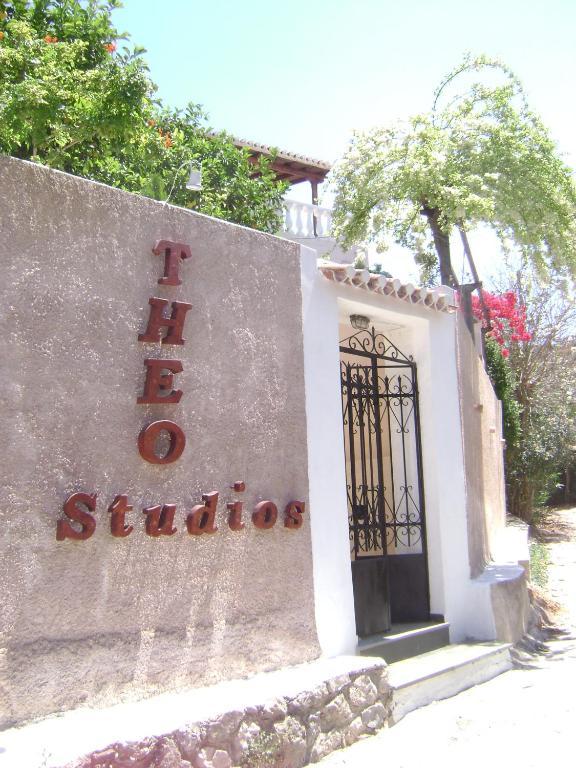 ספצס Theo Studios & Apartments מראה חיצוני תמונה